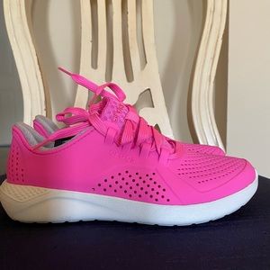 Crocs WOMENS Sz 5 Literide Pacer.